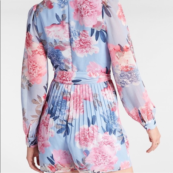 💙 EXPRESS 💙 Blue Floral Romper Size Small - Picture 3 of 4